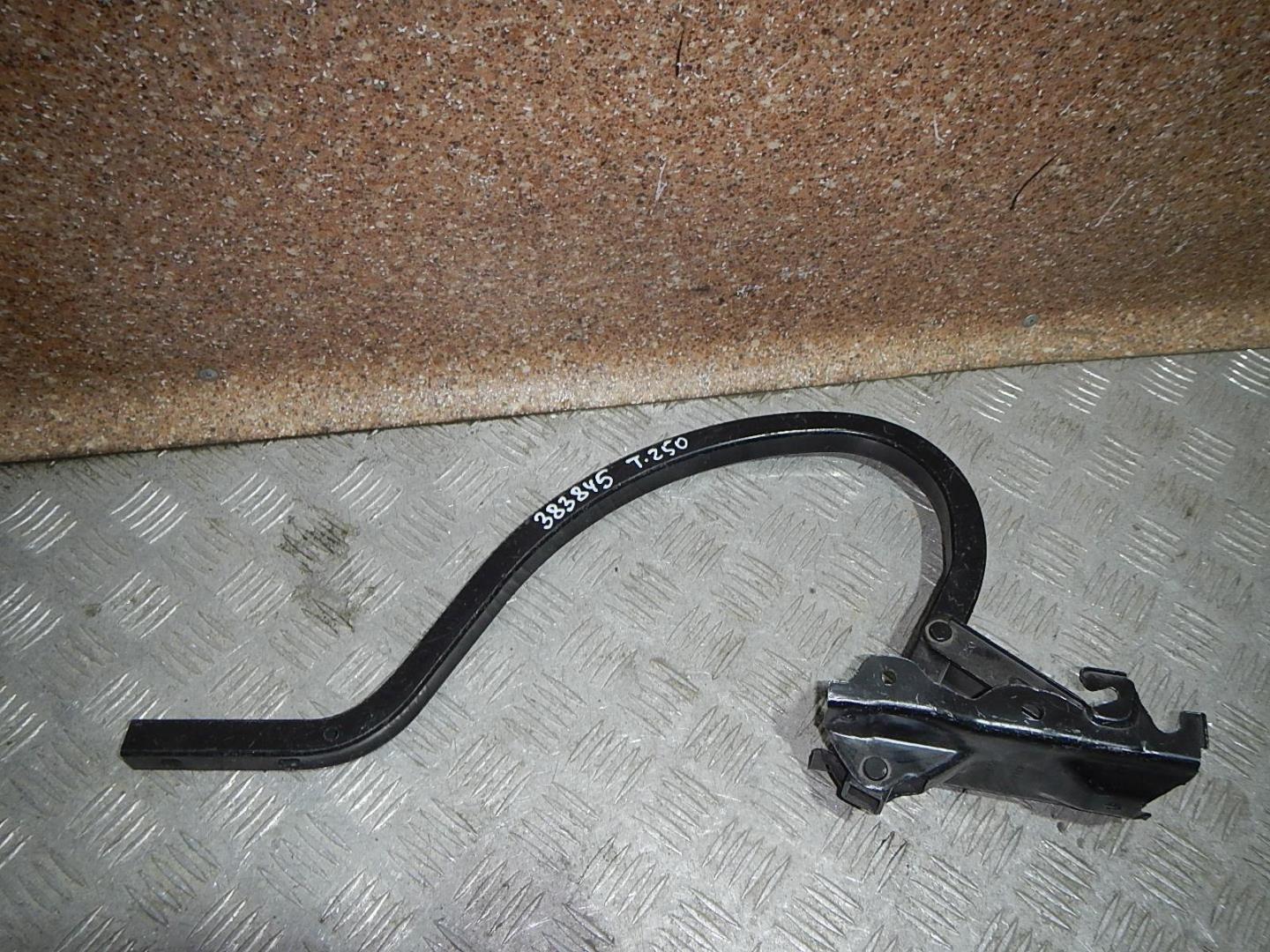 Петля крышки багажника