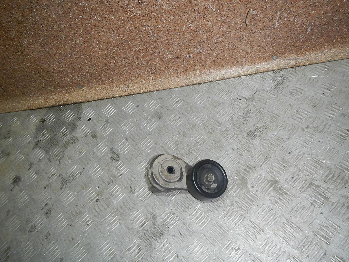 Ролик-натяжитель