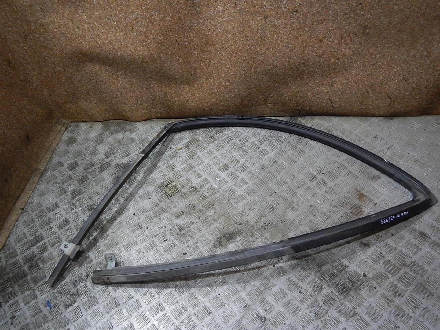 Уплотнитель стекла двери