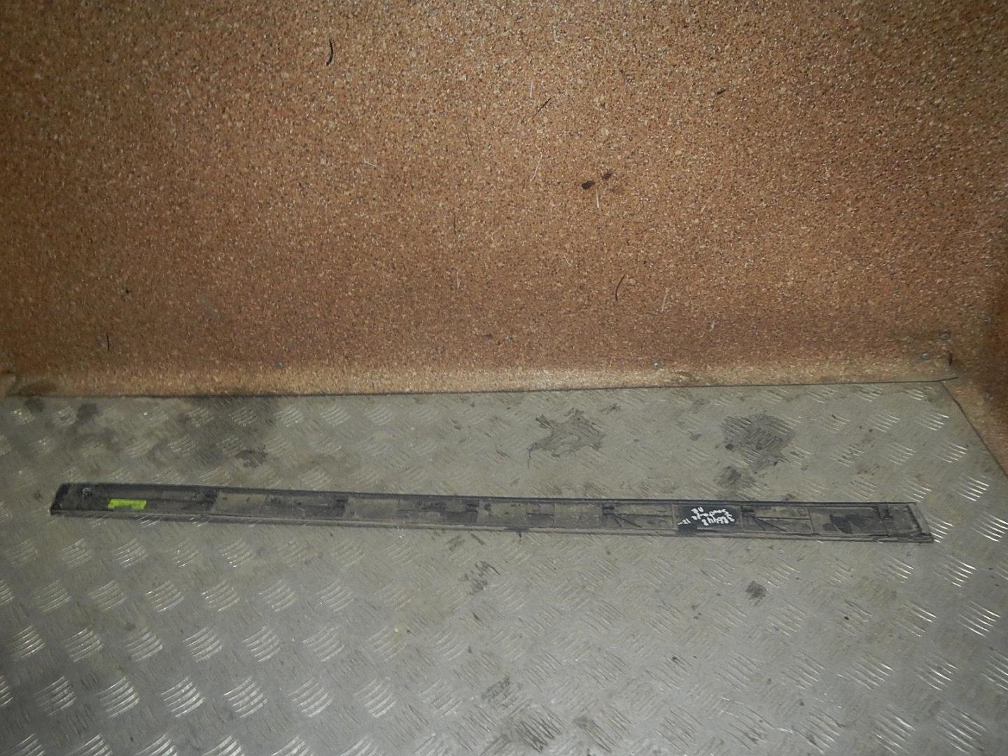 Молдинг передней правой двери