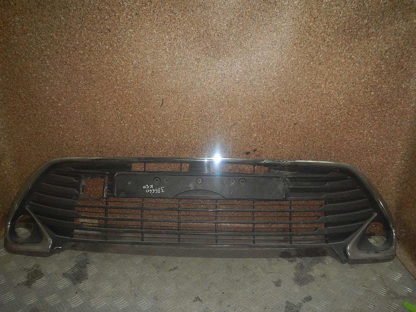 Решетка в бампер центральная