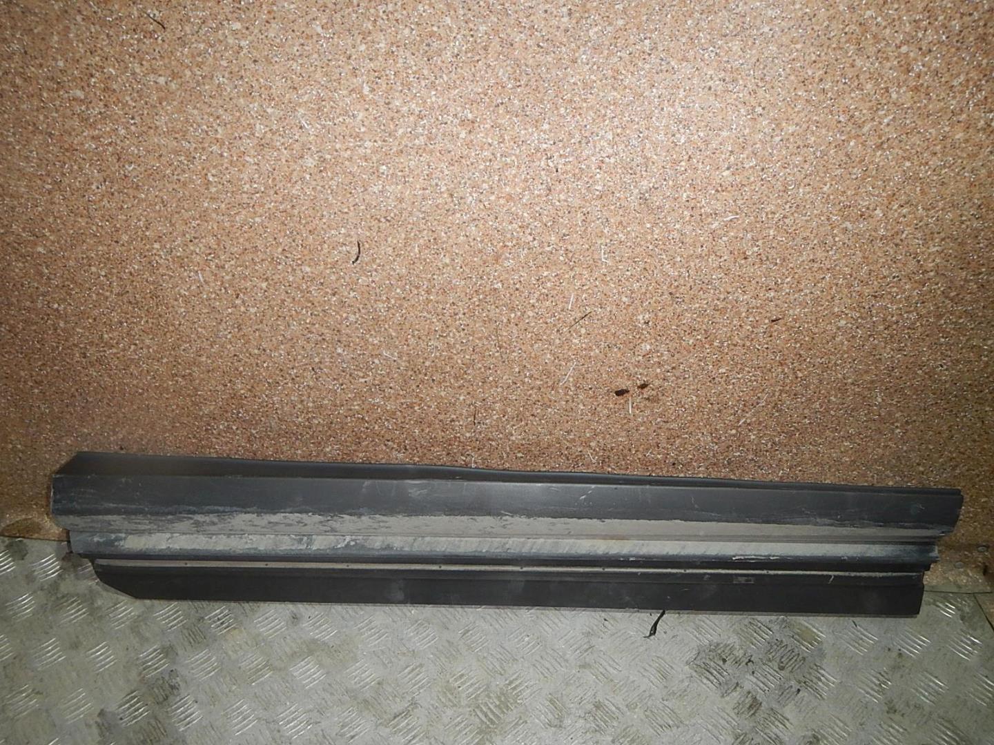 Молдинг передней правой двери