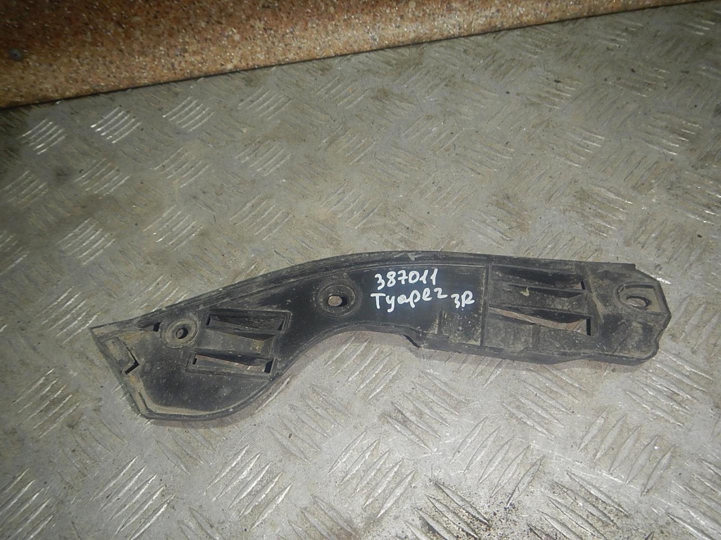 Кронштейн заднего бампера правый