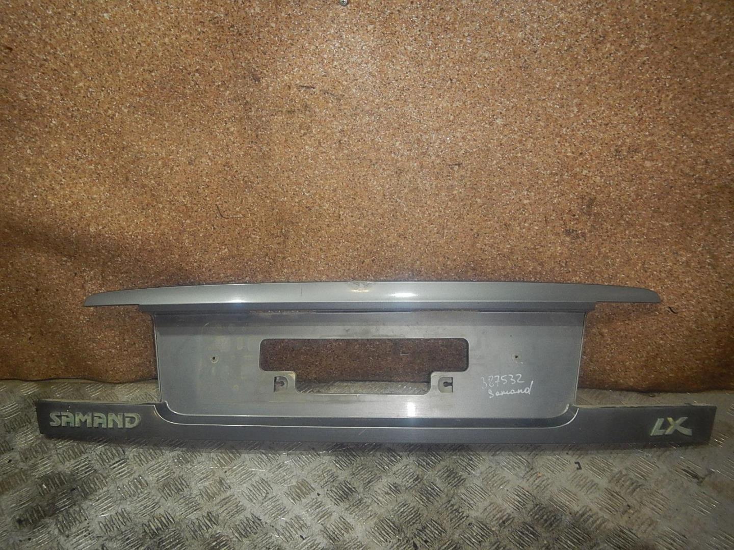 Накладка двери багажника