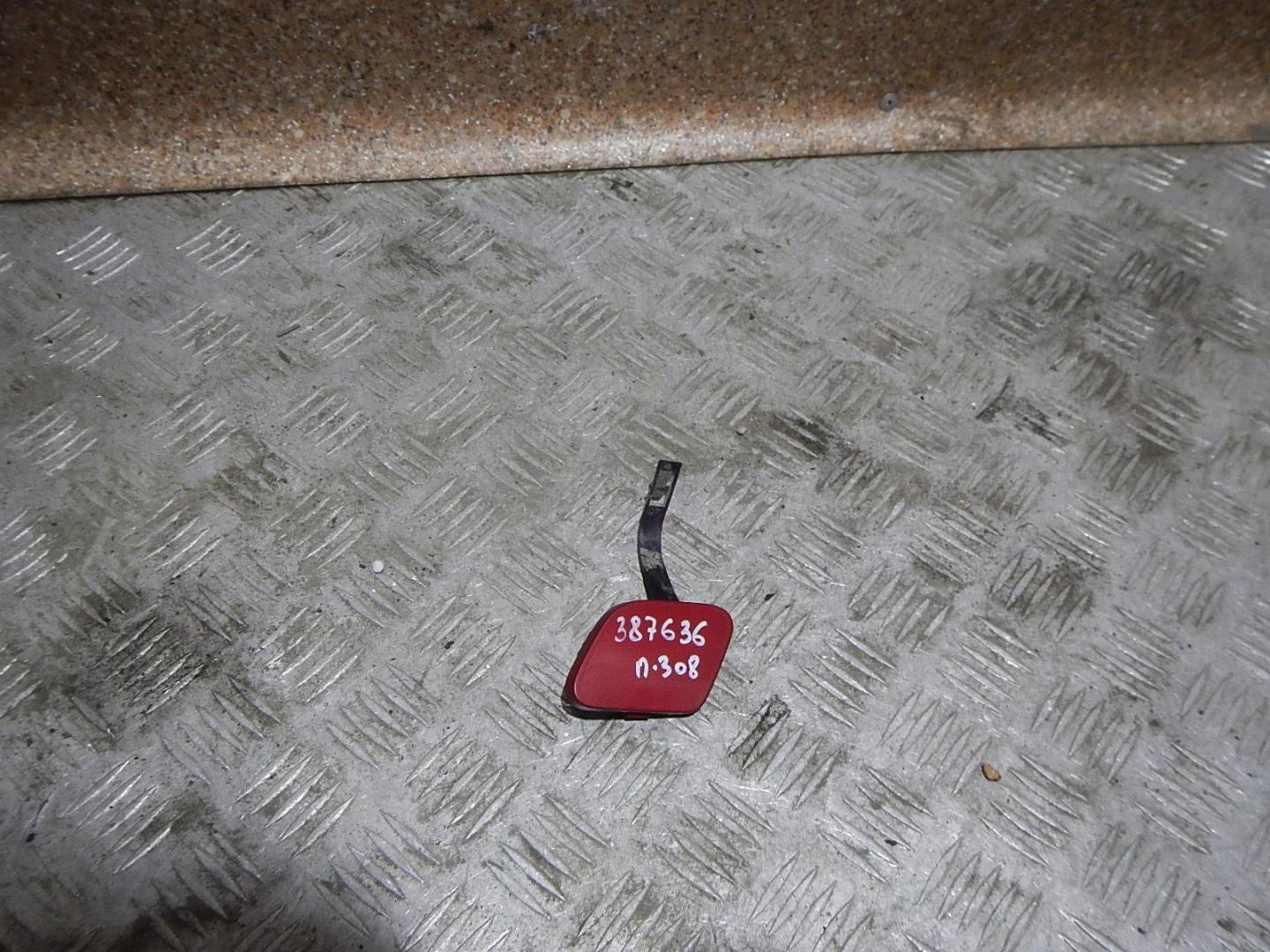 Заглушка буксировочного крюка