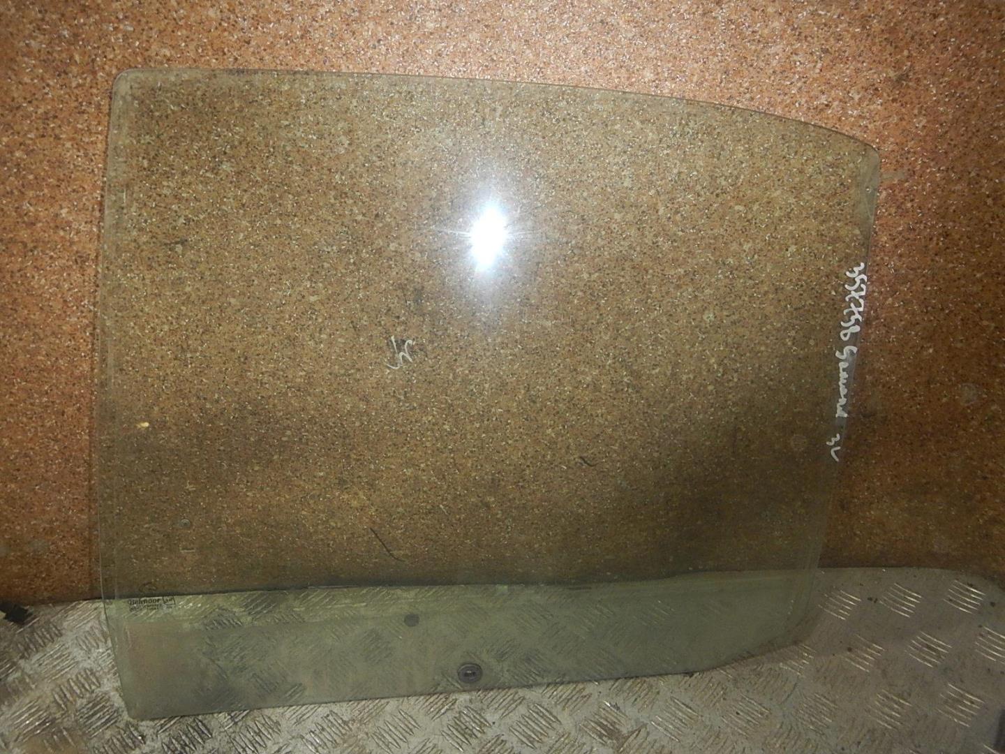 Стекло двери задней левой