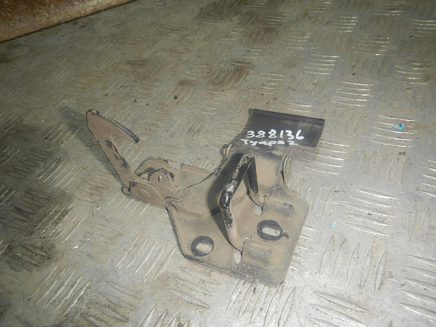 Крючок капота