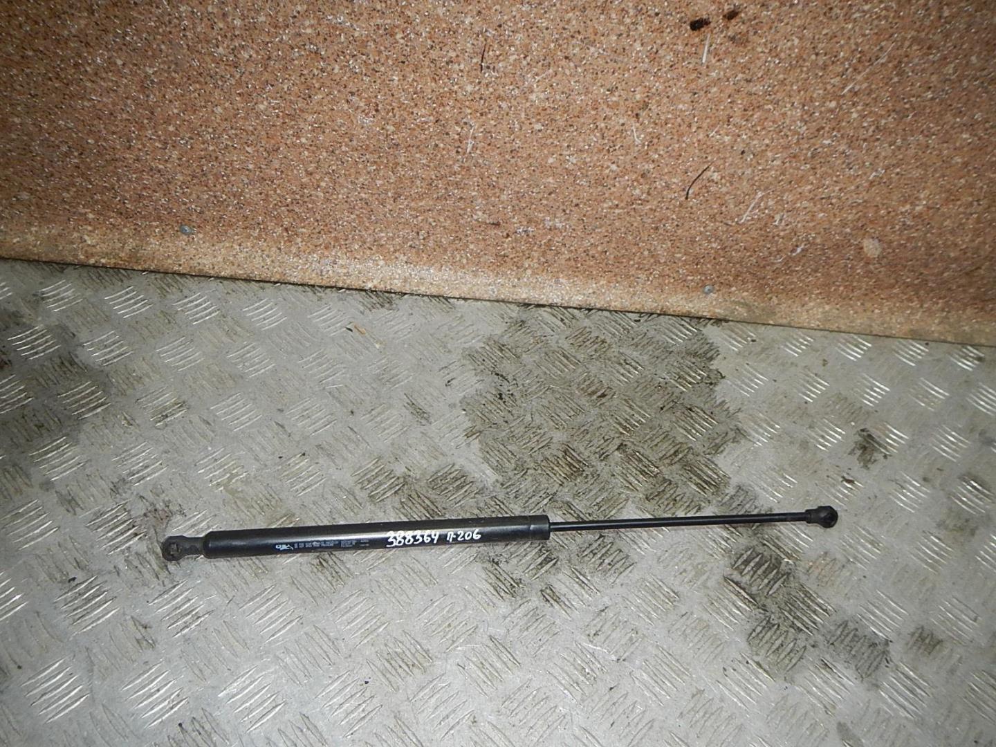 Амортизатор двери багажника