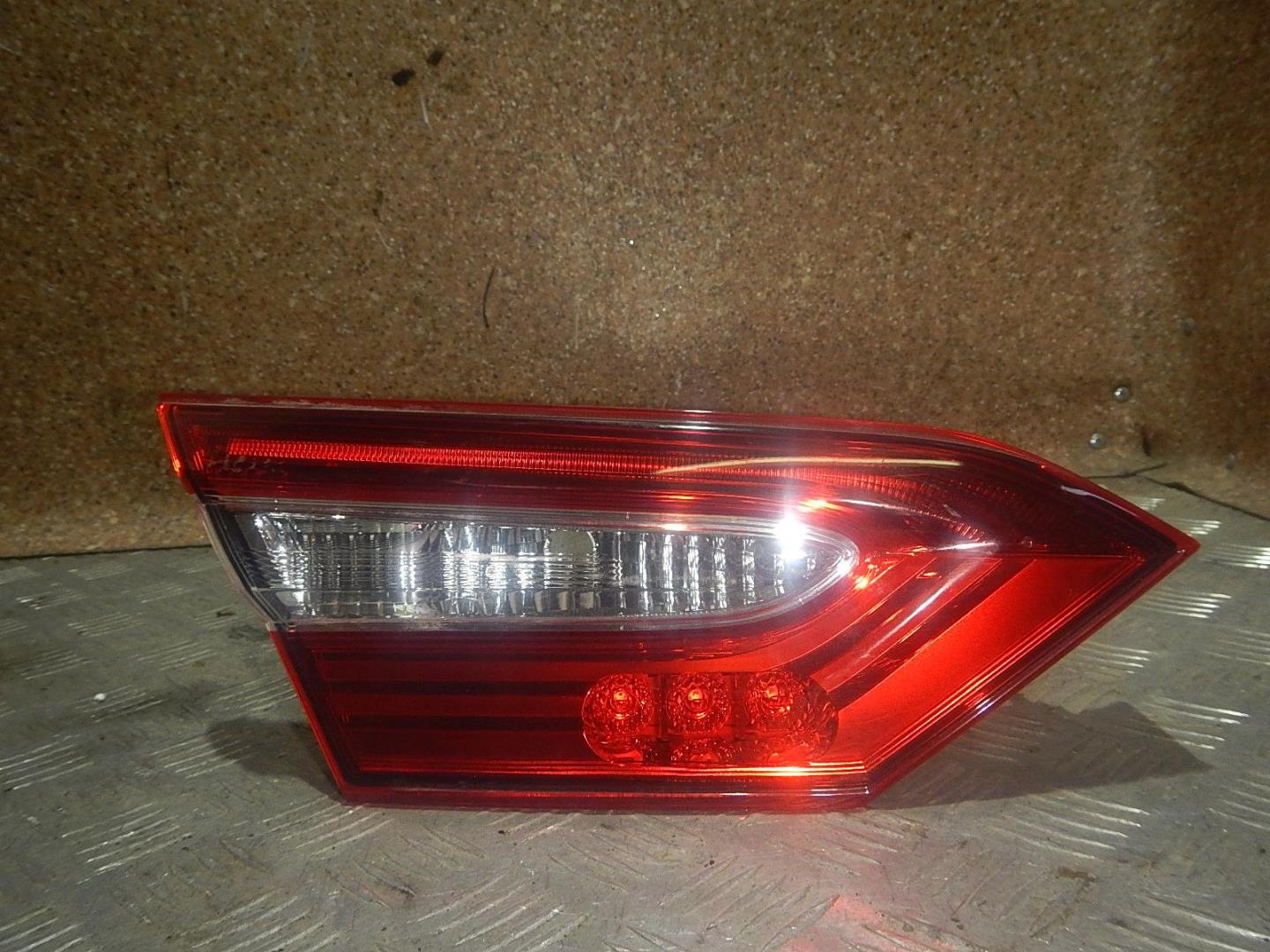 Фонарь задний внутренний левый