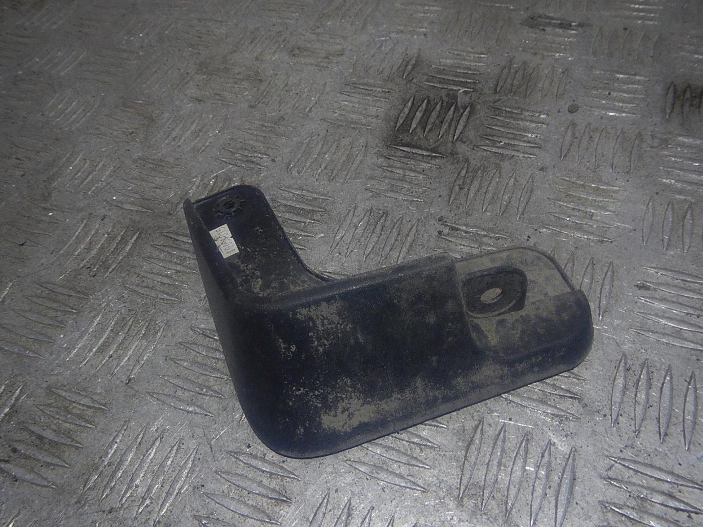 Брызговик задний левый