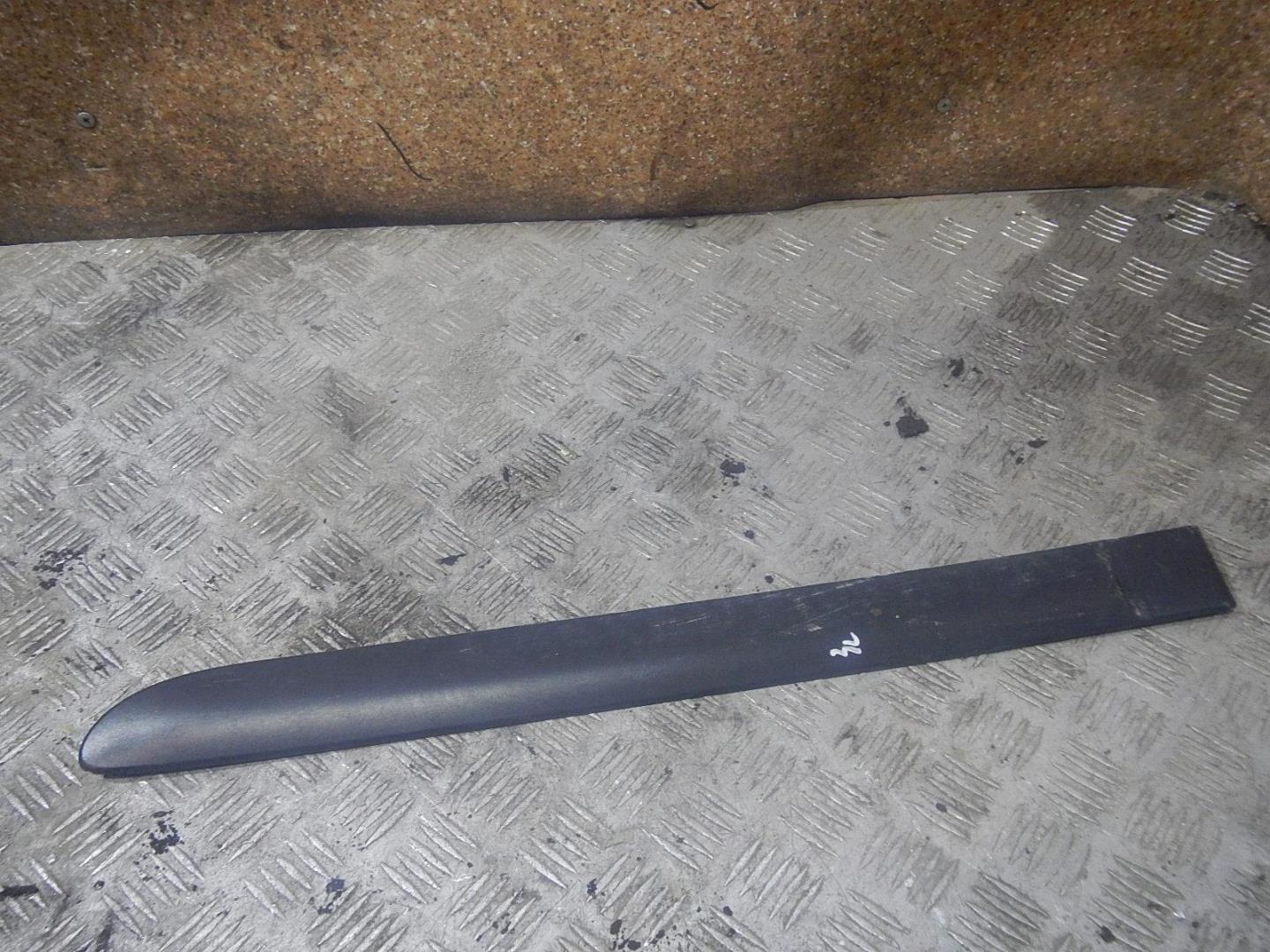 Молдинг задней левой двери