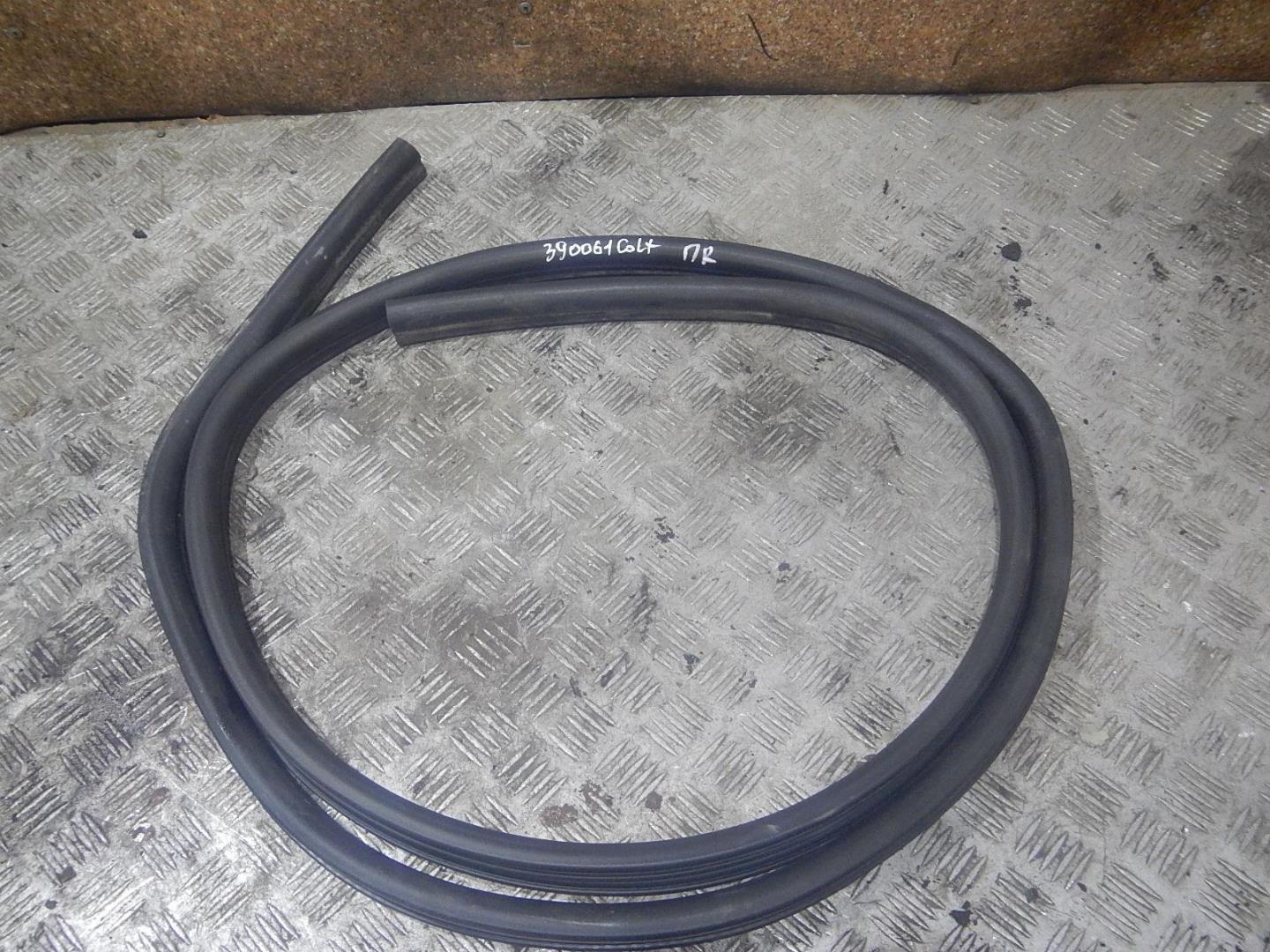 Уплотнитель двери