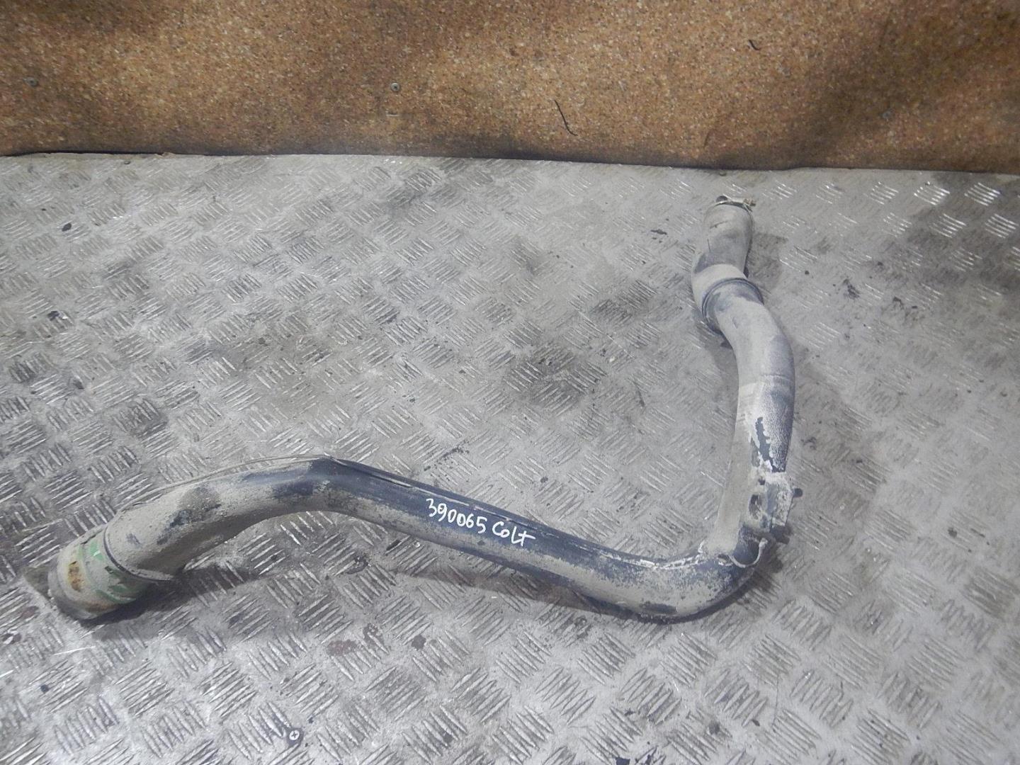 Горловина топливного бака