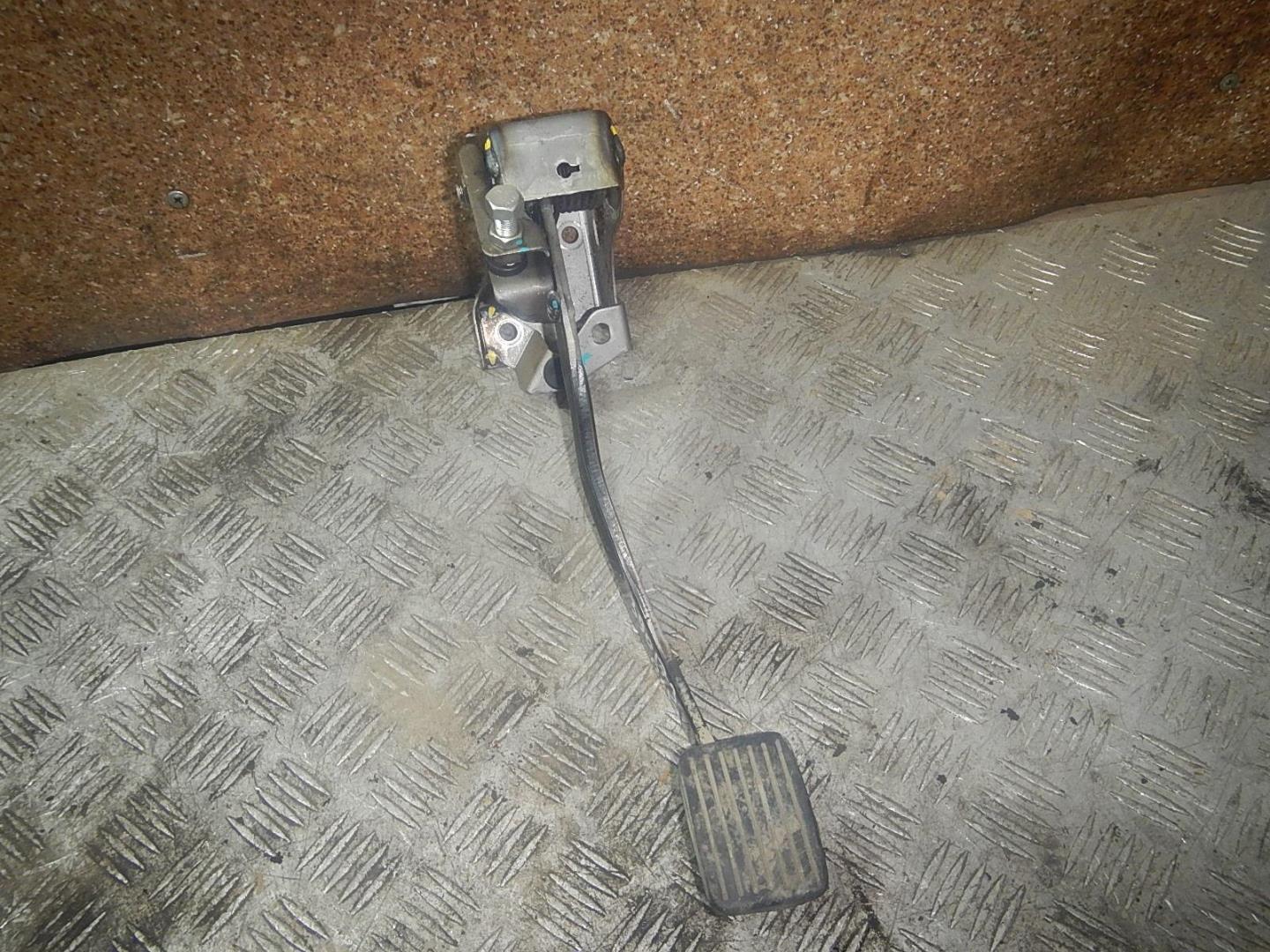 Педаль сцепления