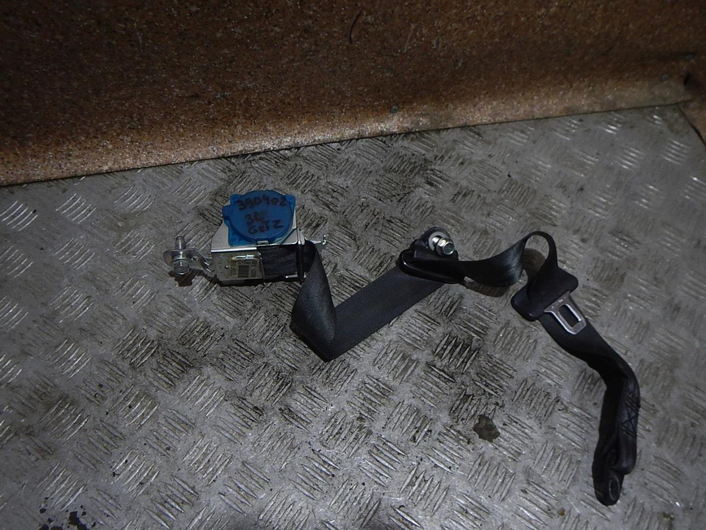 Ремень безопасности