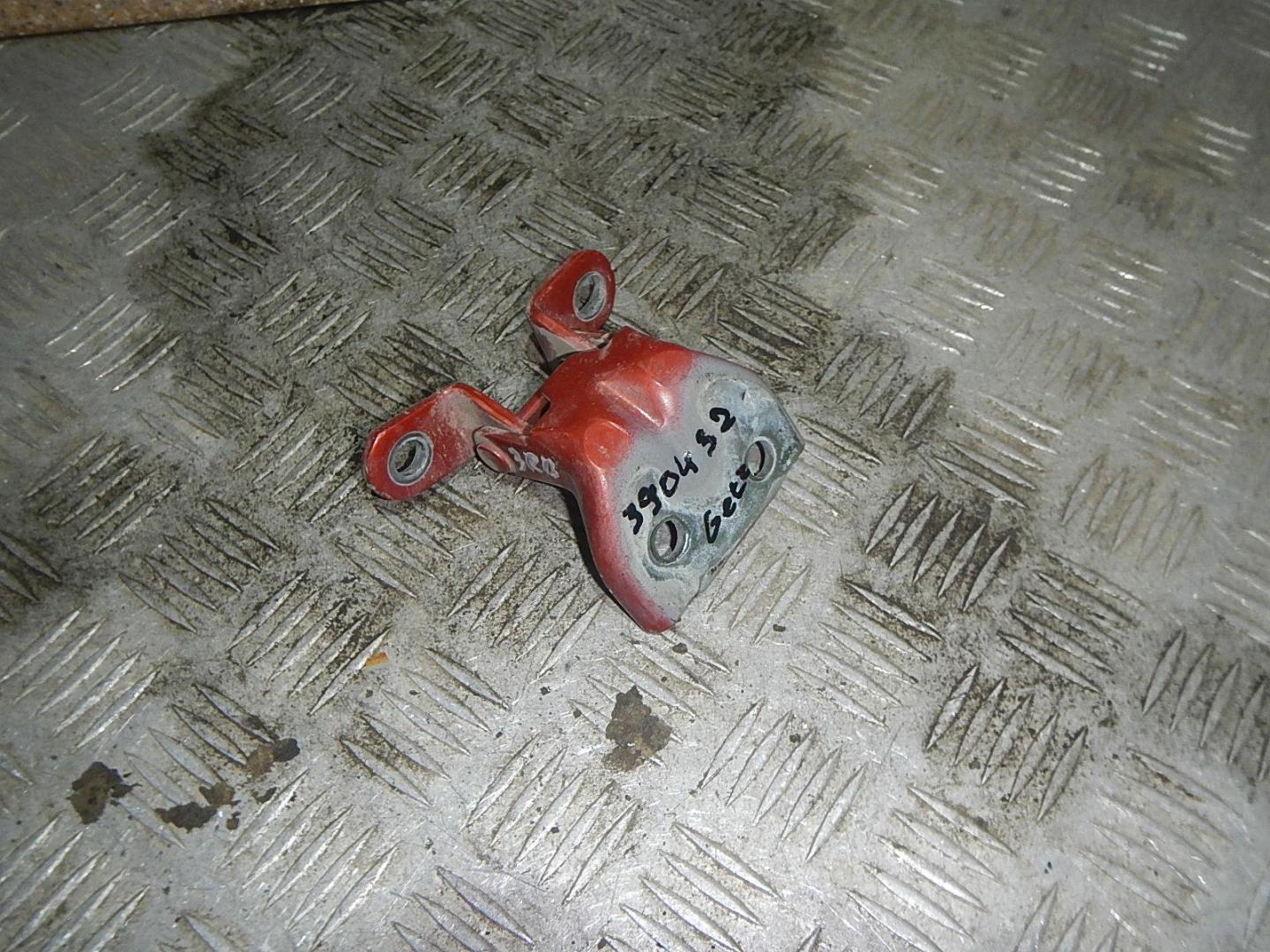 Петля двери задней правой верхняя