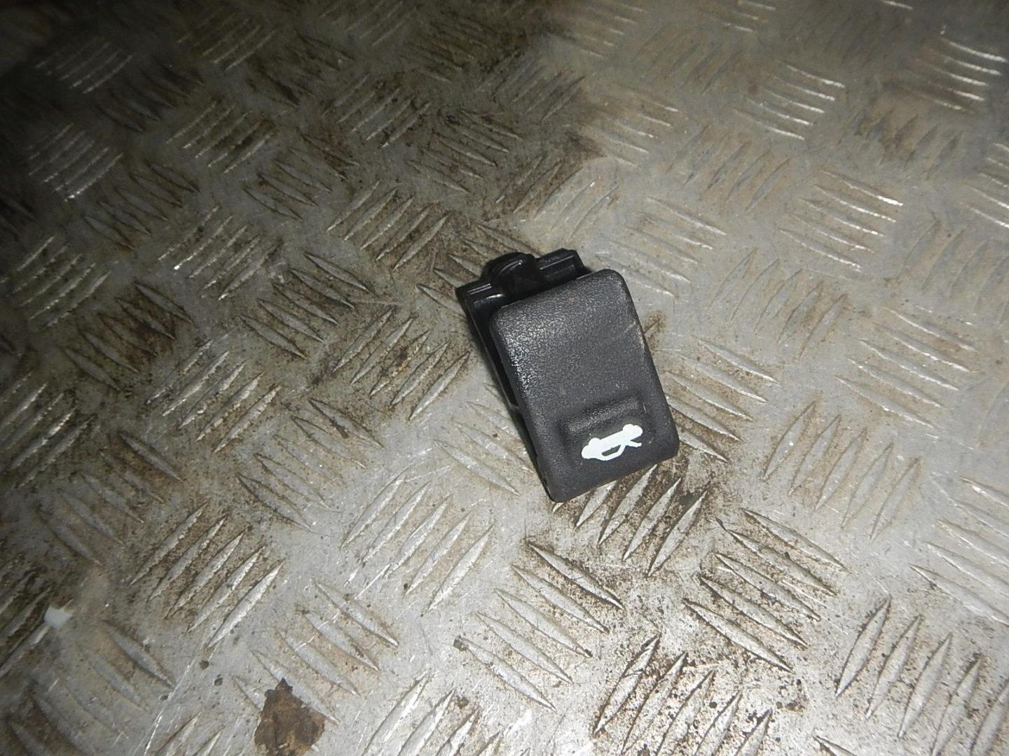 Ручка открывания капота