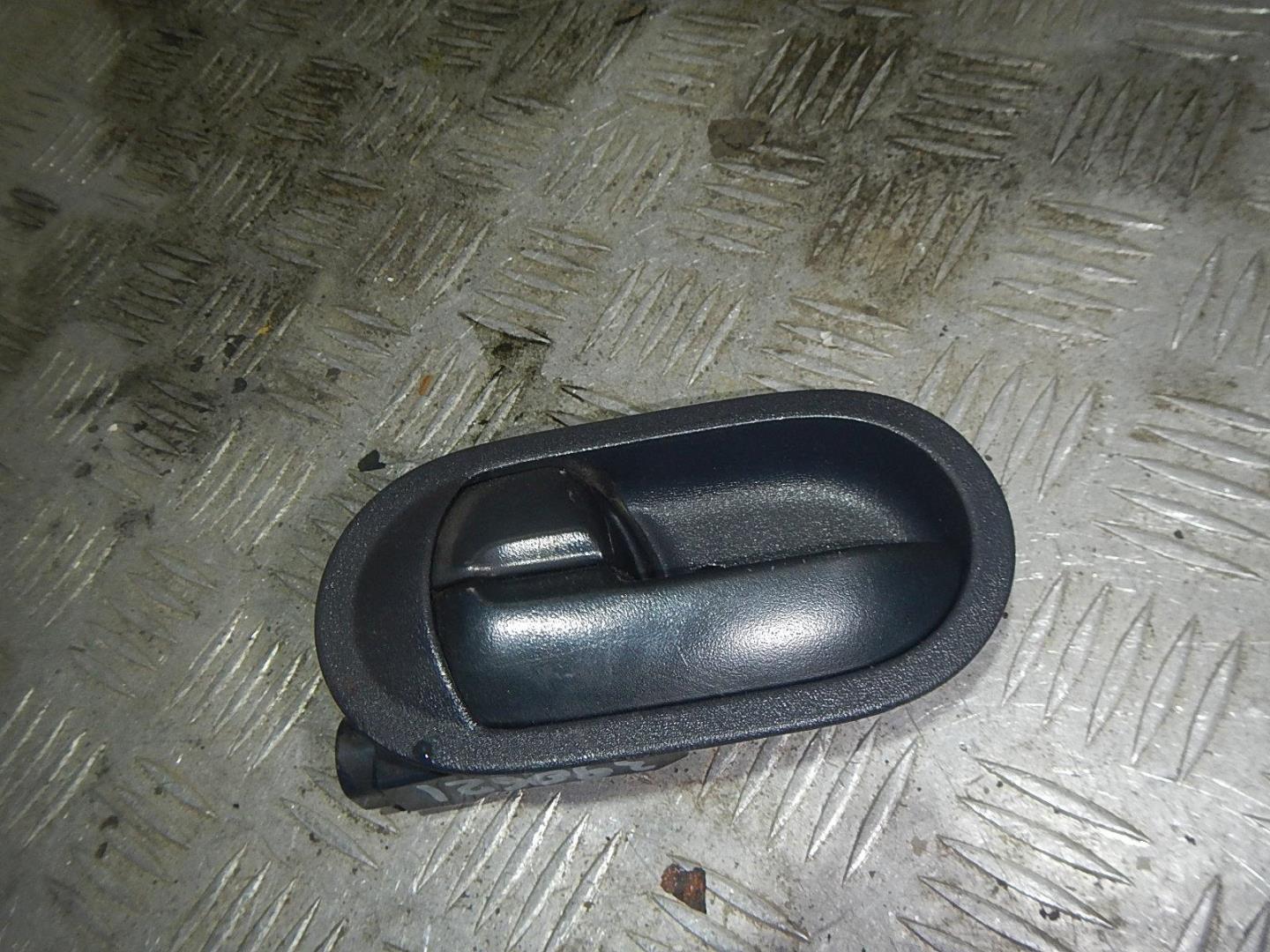 Ручка двери внутренняя левая