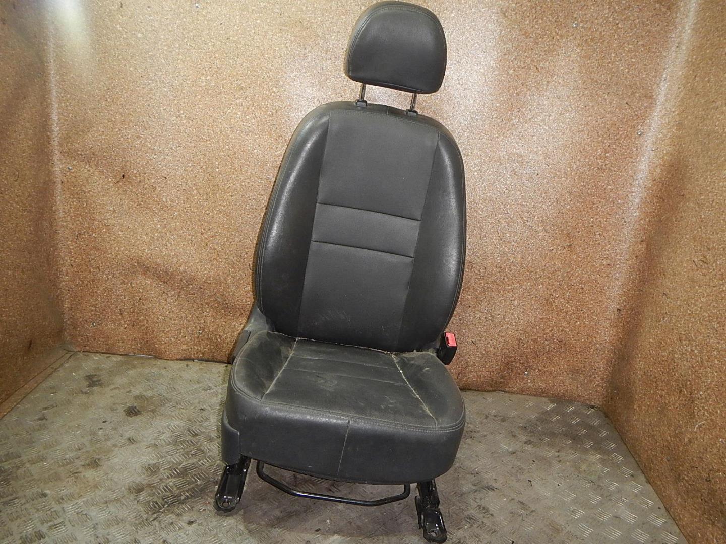 Сиденье переднее правое