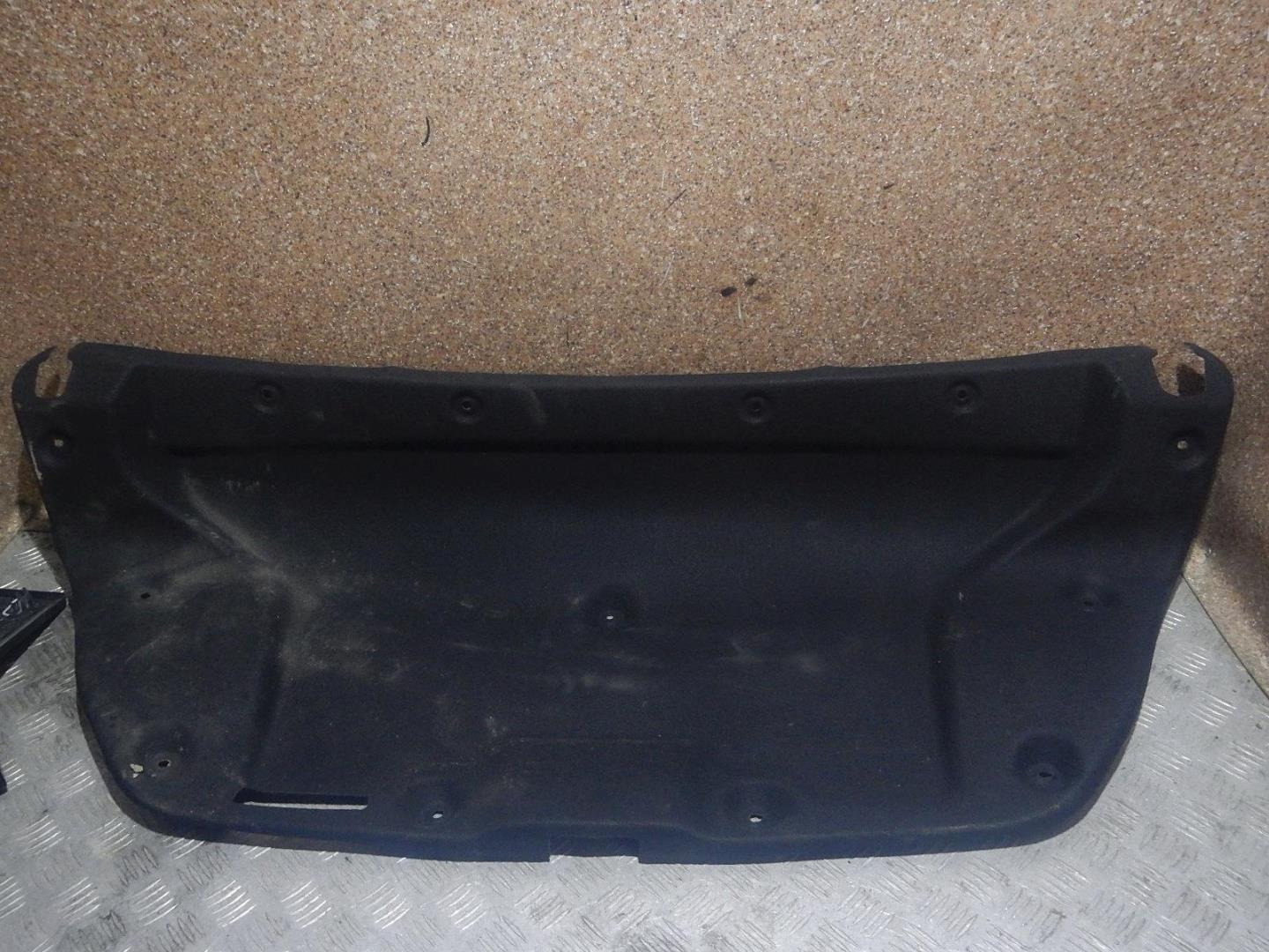 Обшивка крышки багажника