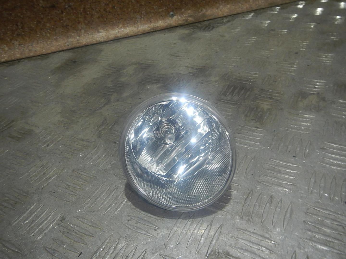 Фара противотуманная левая