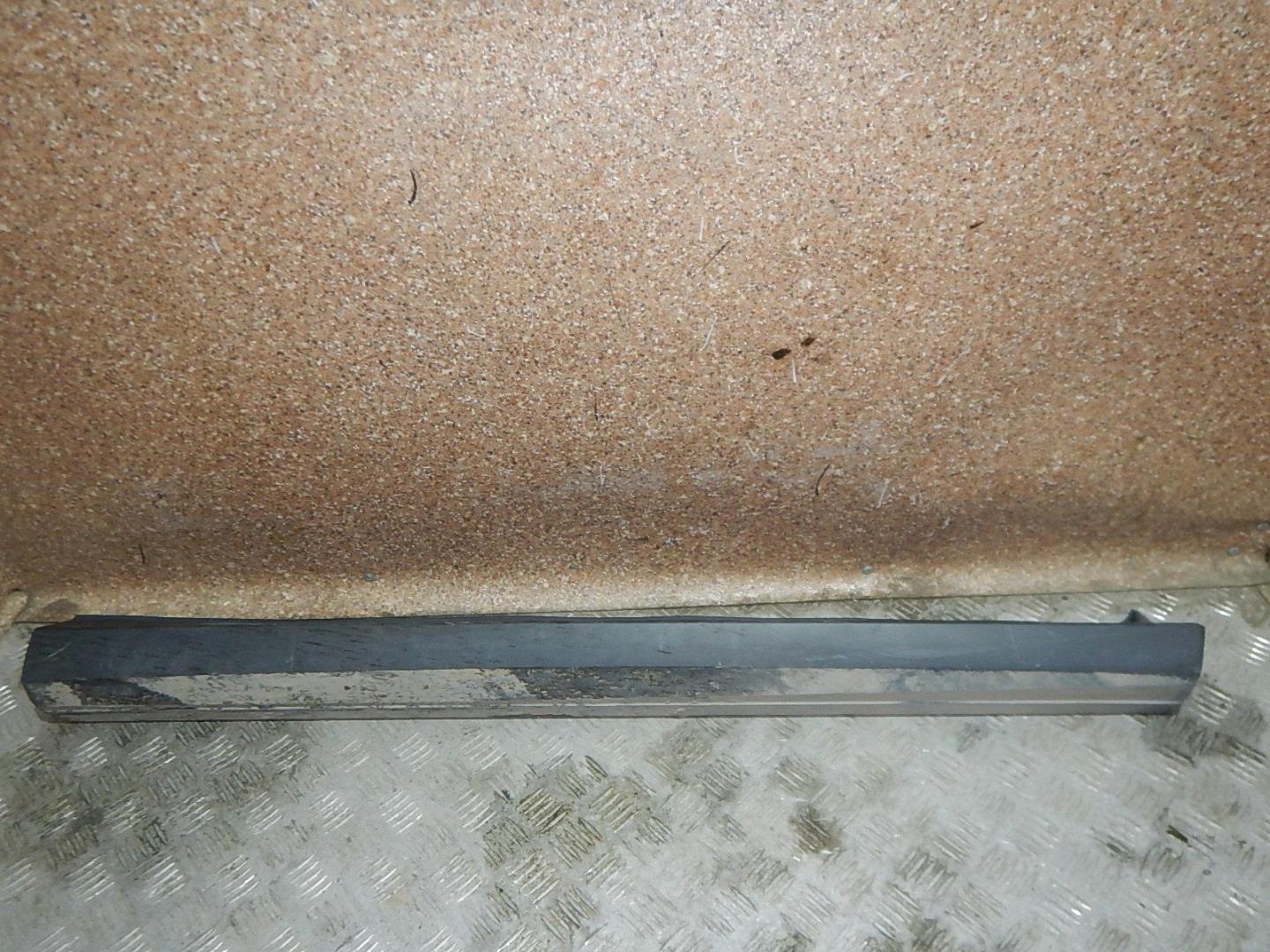 Молдинг передней правой двери