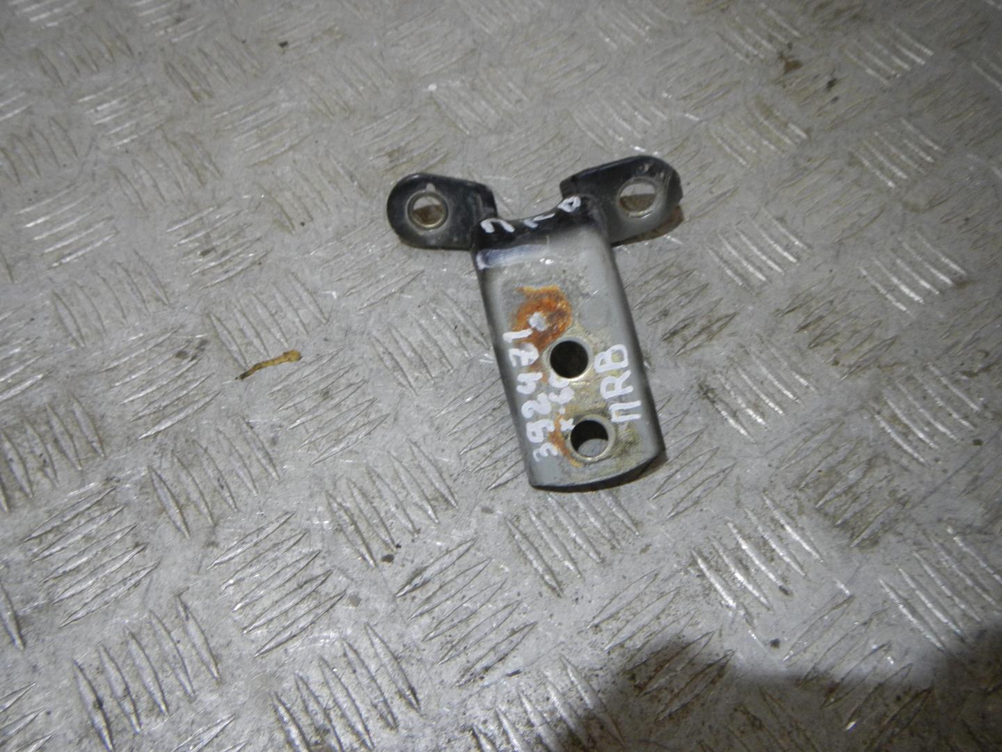 Петля двери передней правой верхняя