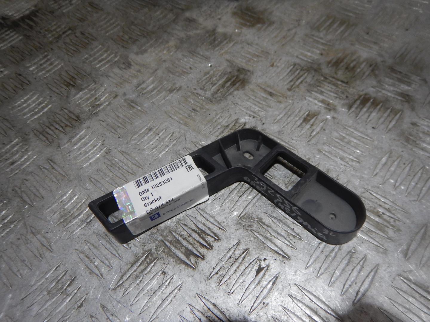 Кронштейн заднего бампера левый