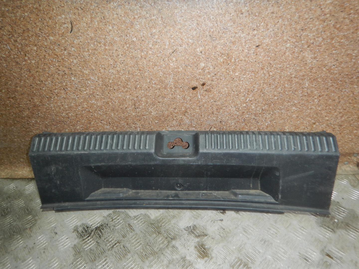 Обшивка багажника