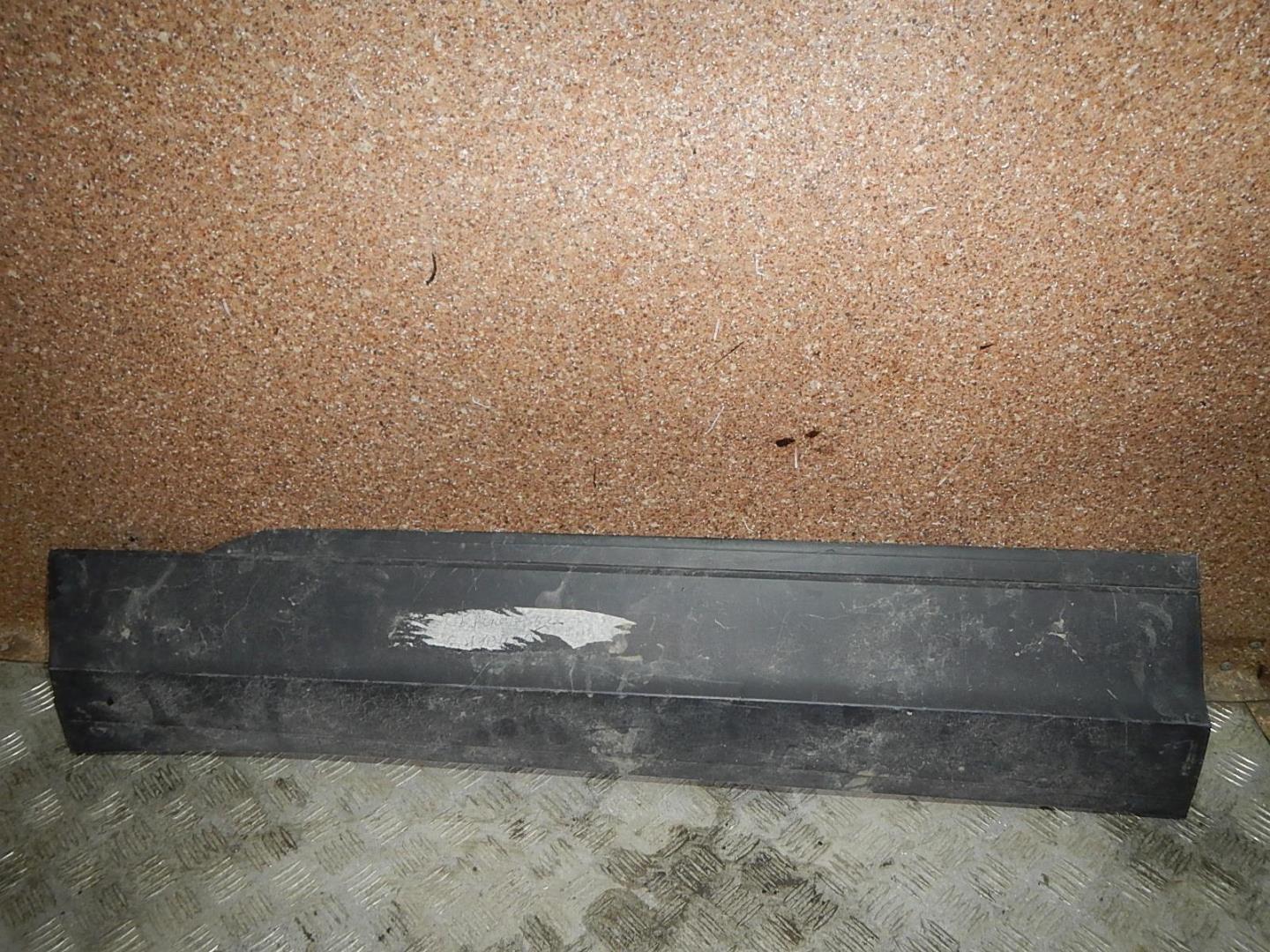 Молдинг передней левой двери