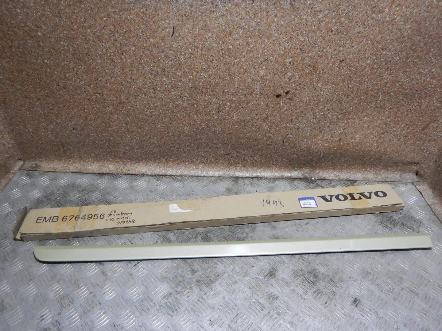 Молдинг передней левой двери