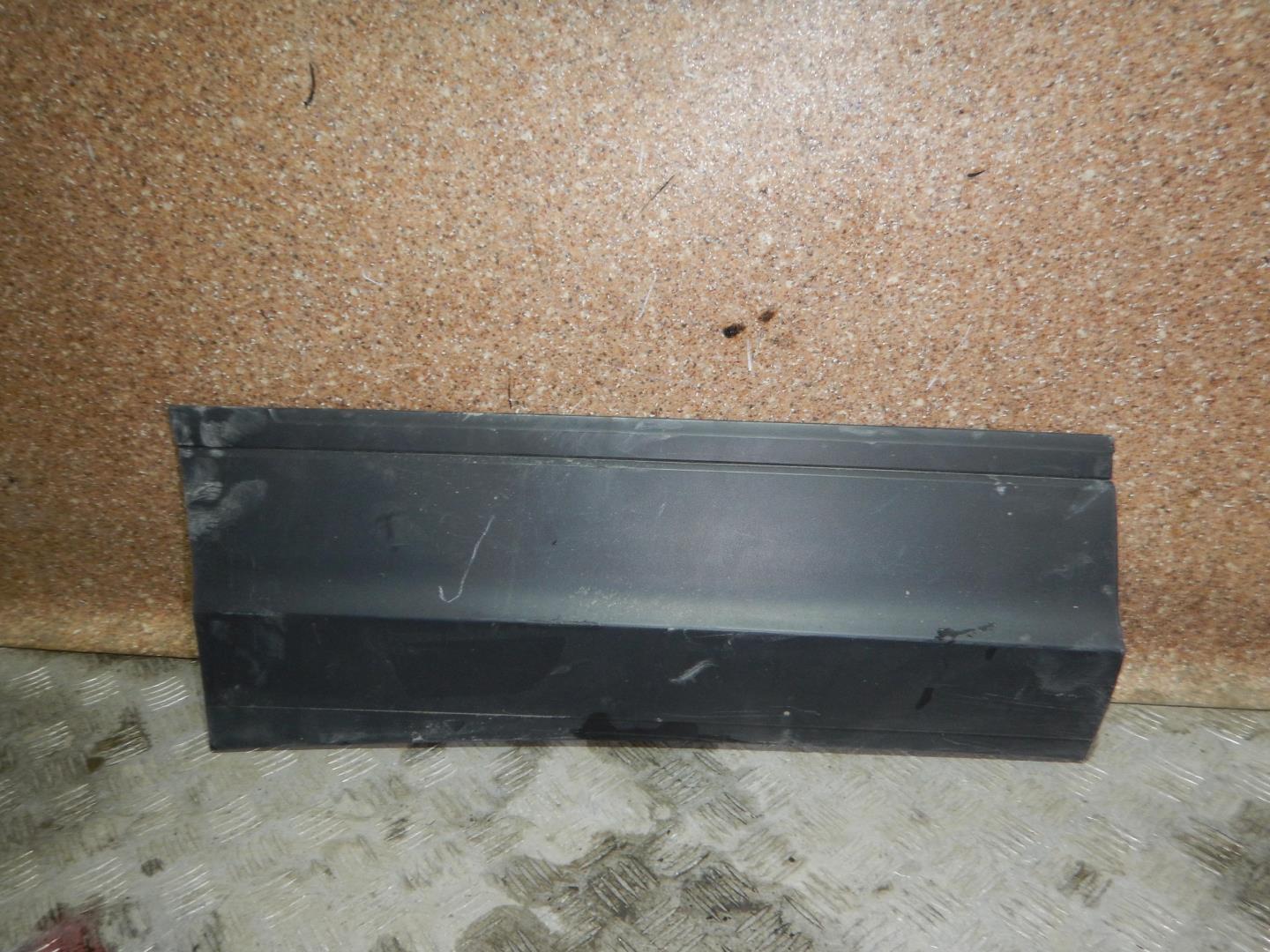 Молдинг задней правой двери