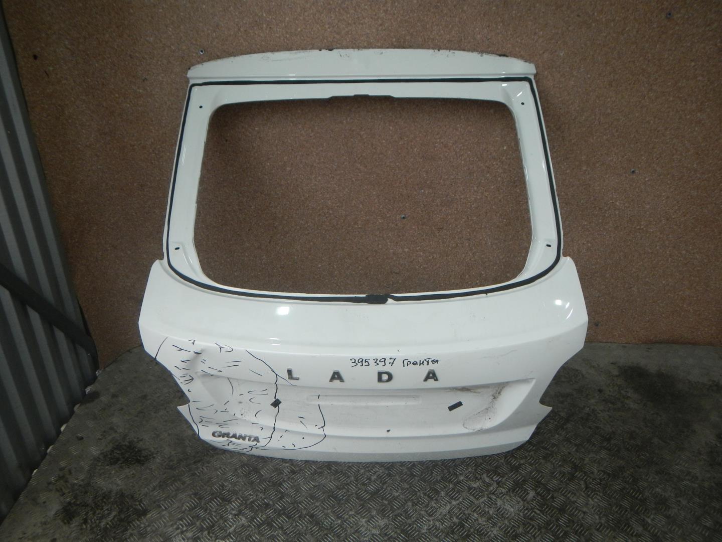 Дверь багажника