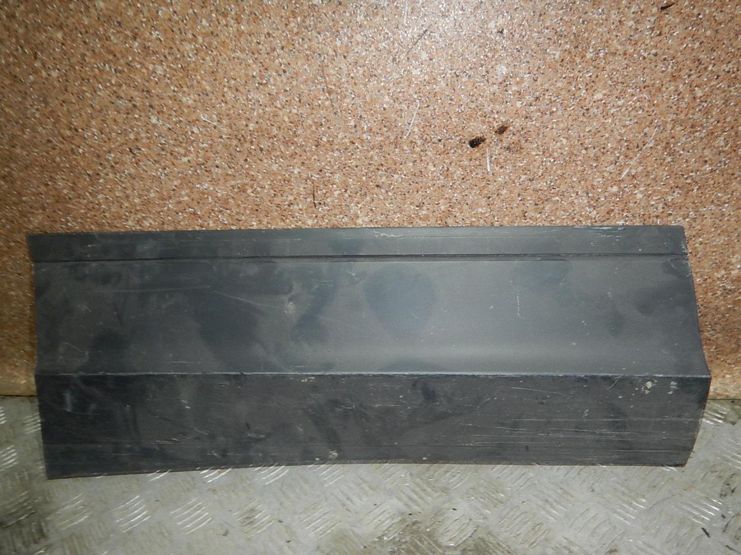 Молдинг задней правой двери