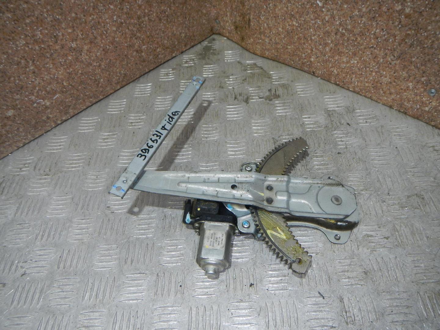 Стеклоподъемник электр. задний левый