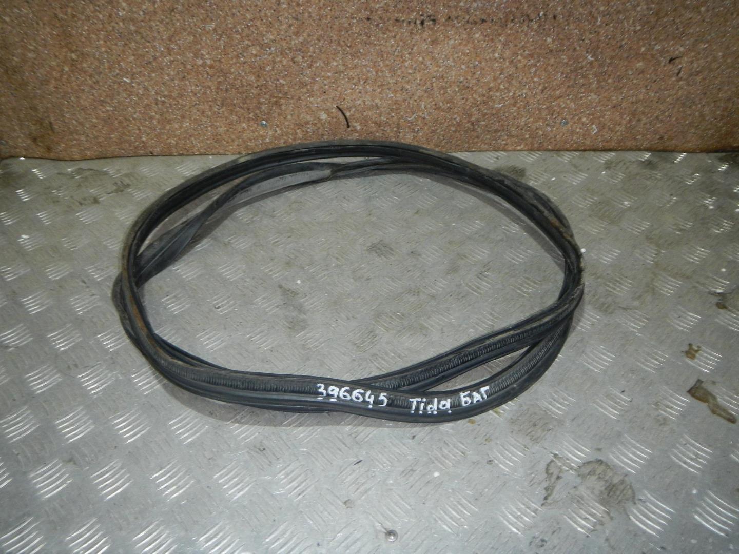 Уплотнитель багажника