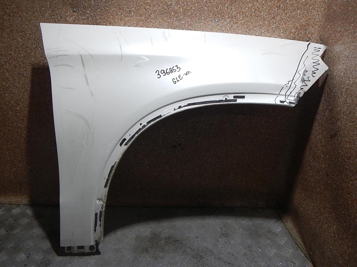 Крыло переднее правое