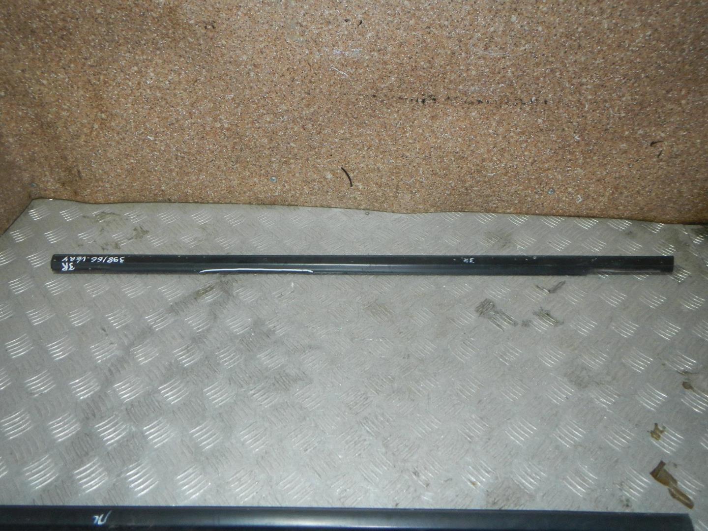 Накладка стекла заднего правого