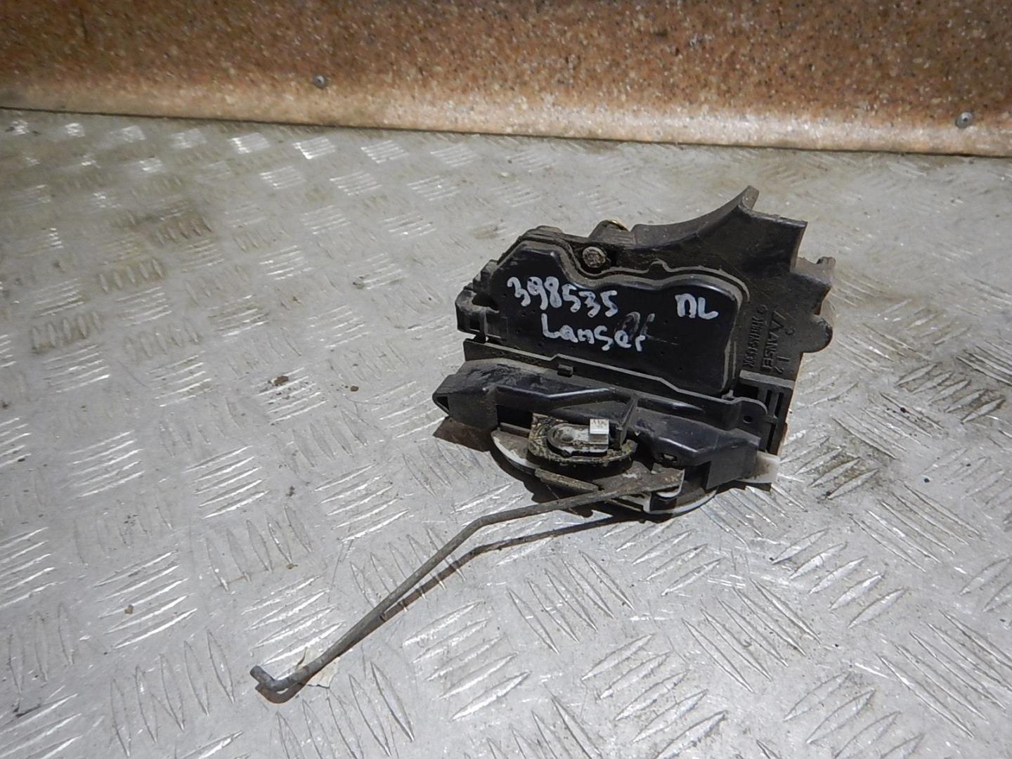 Замок двери передней левой