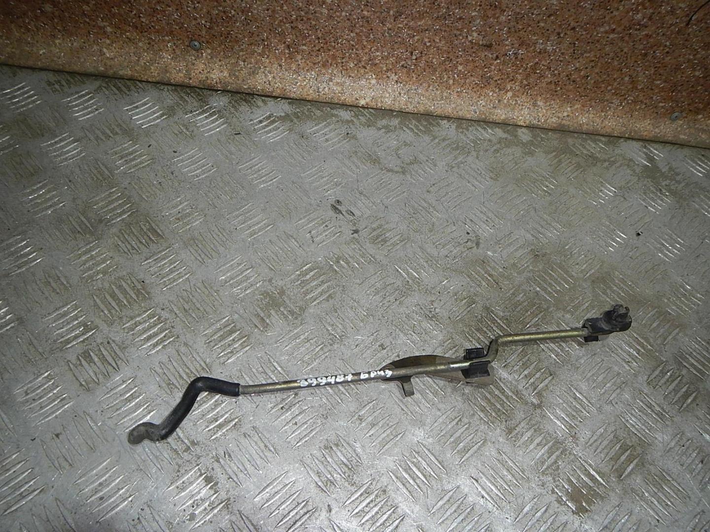 Фиксатор подставки капота