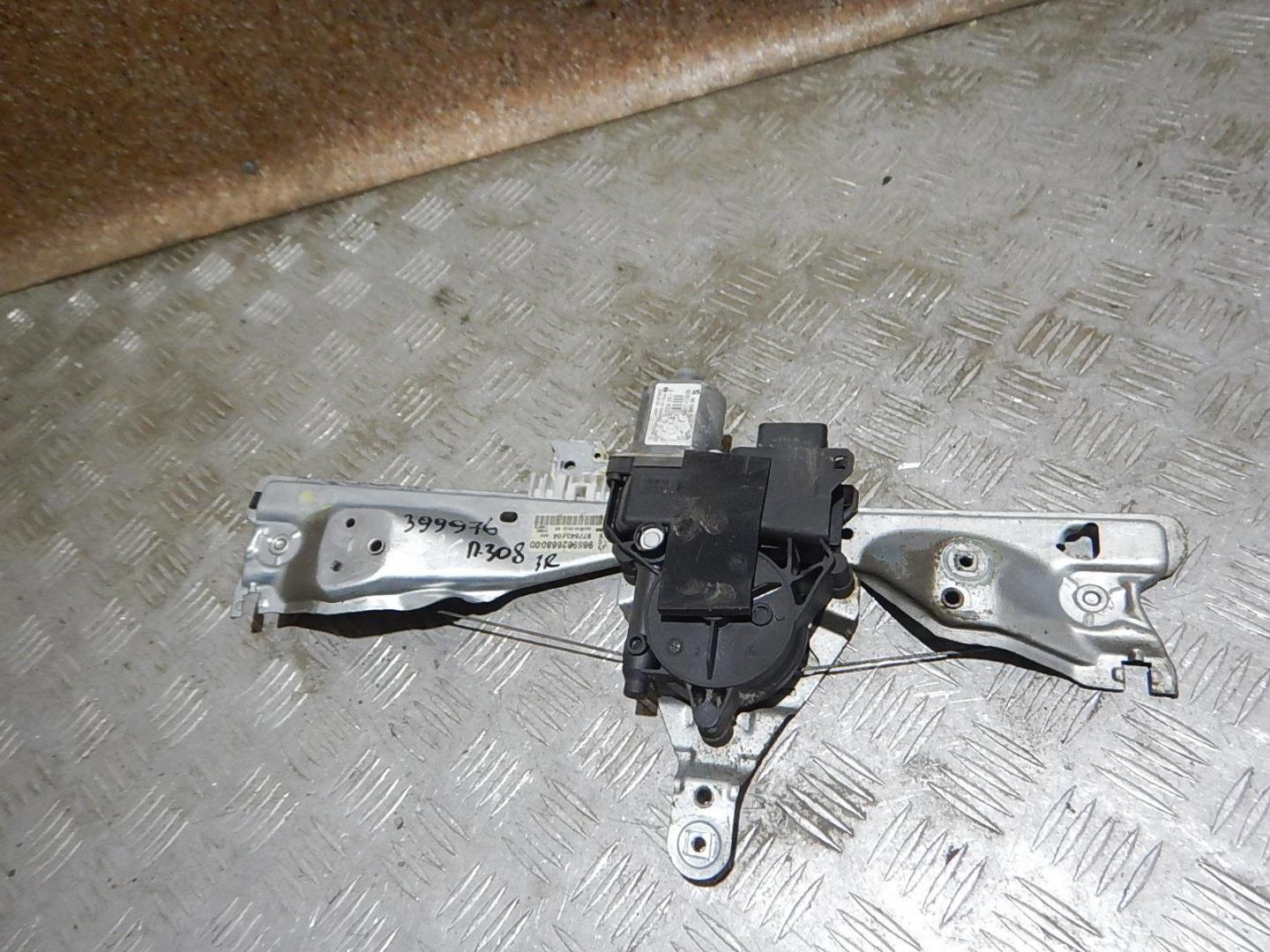 Стеклоподъемник электр. задний правый