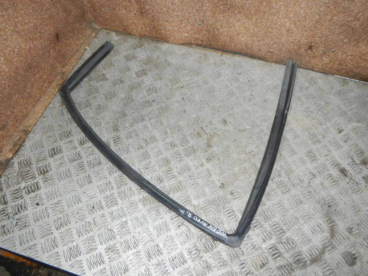 Уплотнитель стекла двери