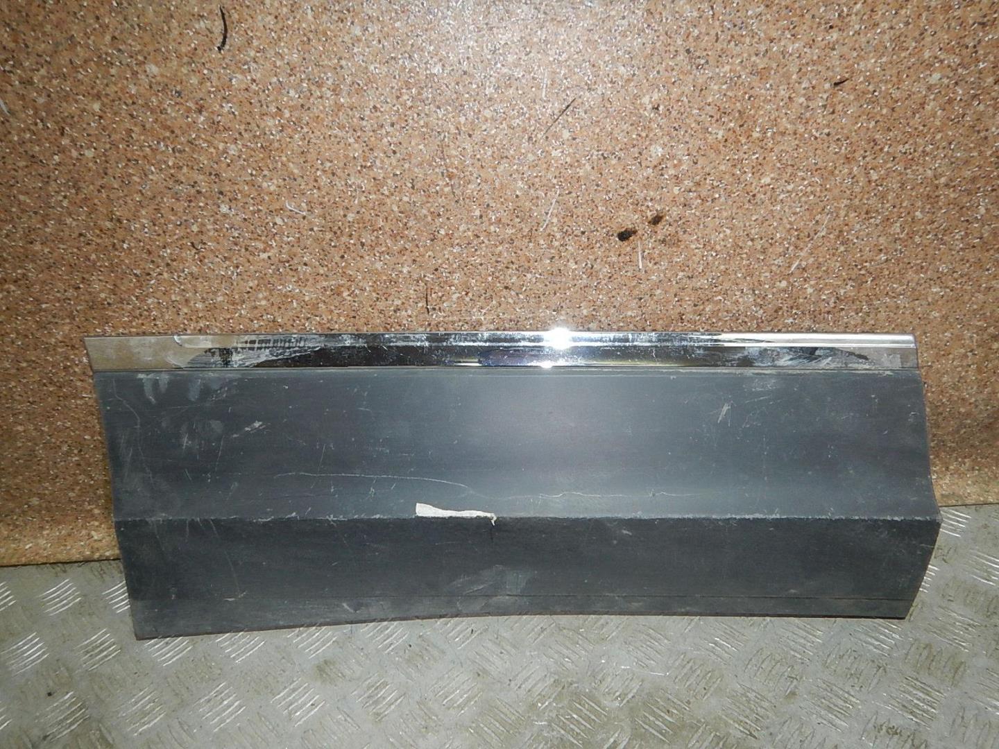 Молдинг задней правой двери