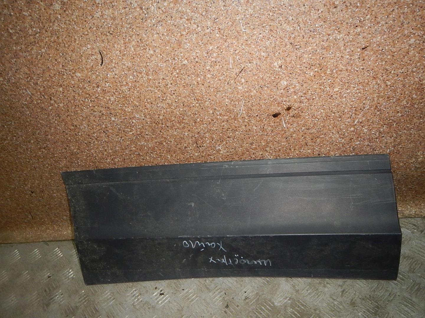 Молдинг задней правой двери