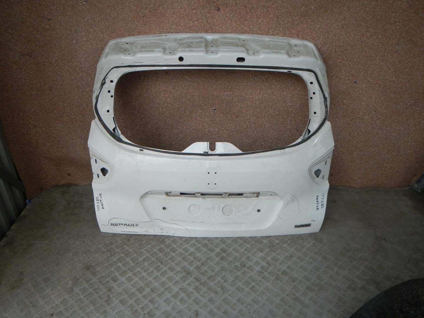 Дверь багажника