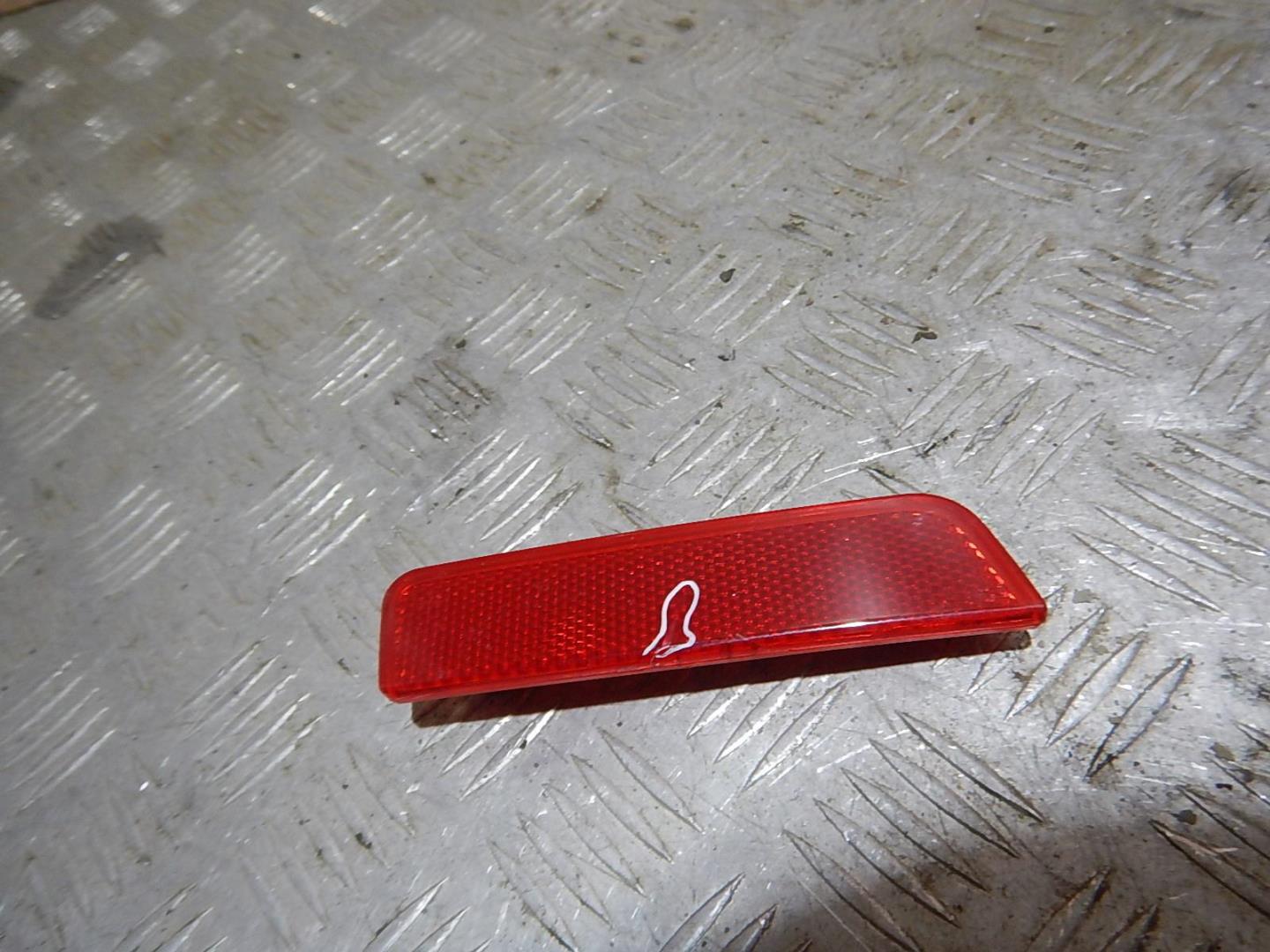 Отражатель в бампер задний правый