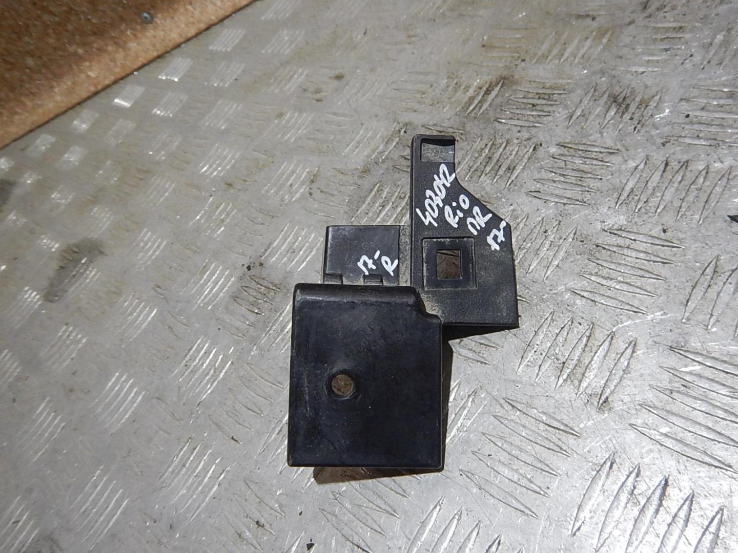 Кронштейн фар правый