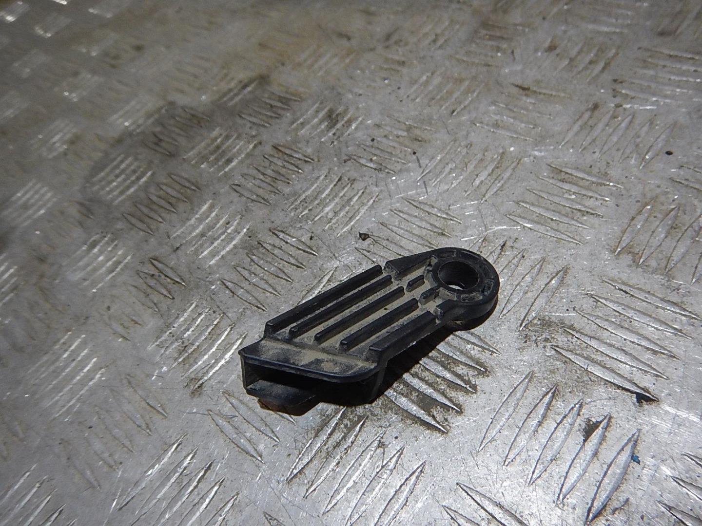 Кронштейн фар левый