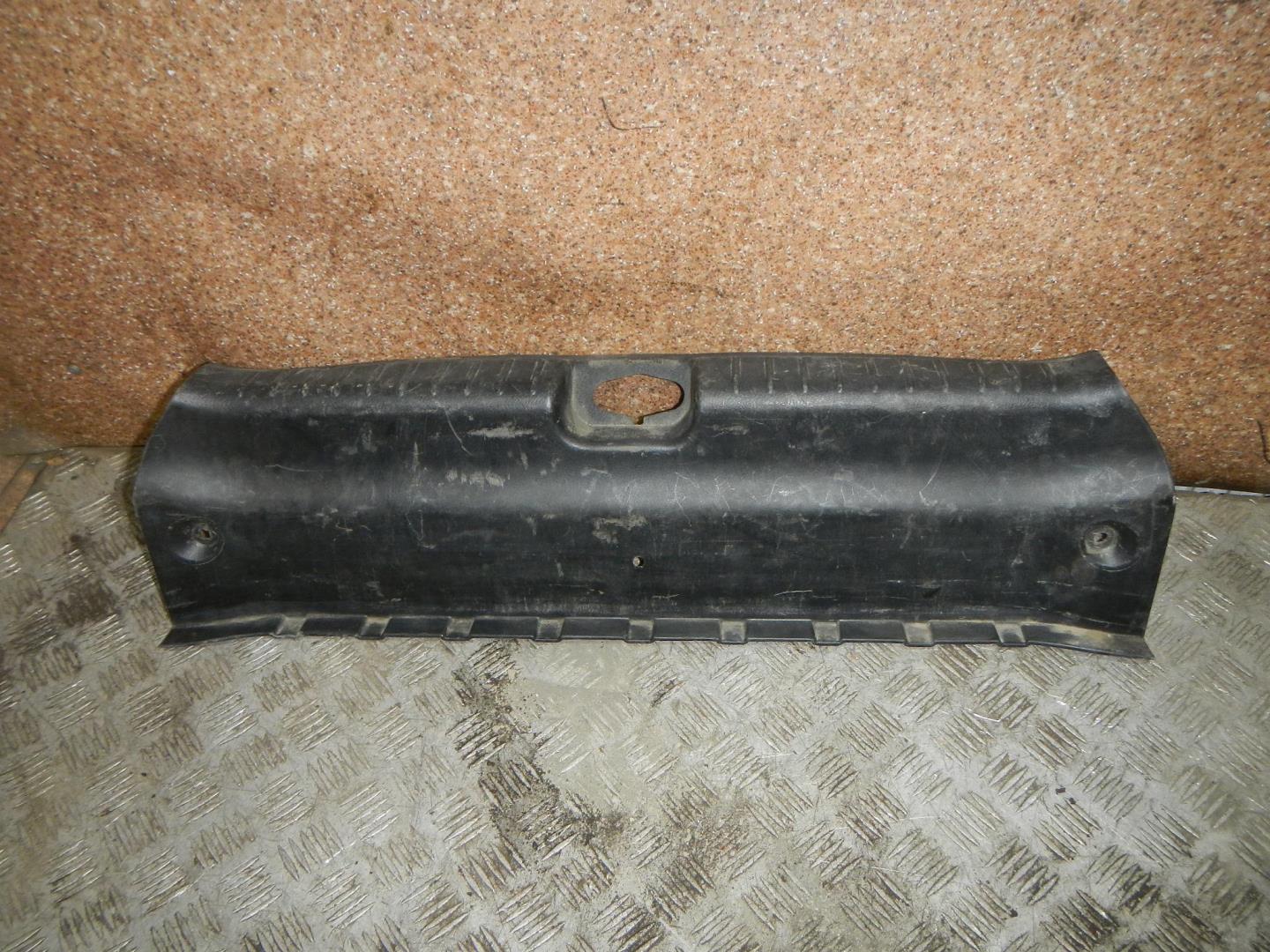 Обшивка багажника