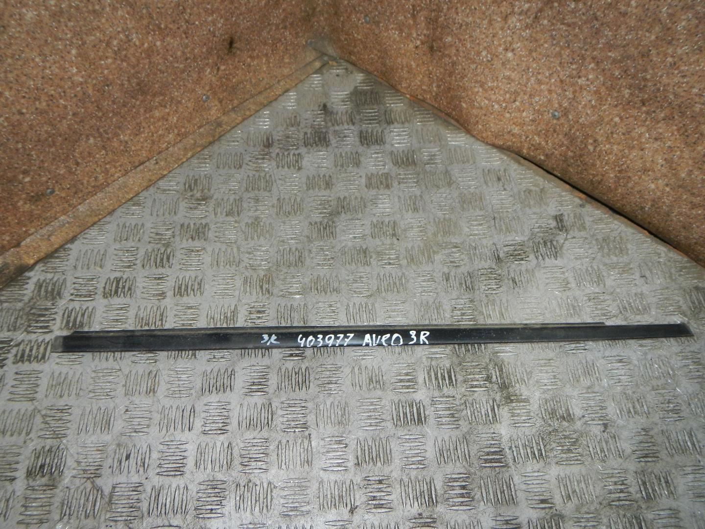 Накладка стекла заднего правого